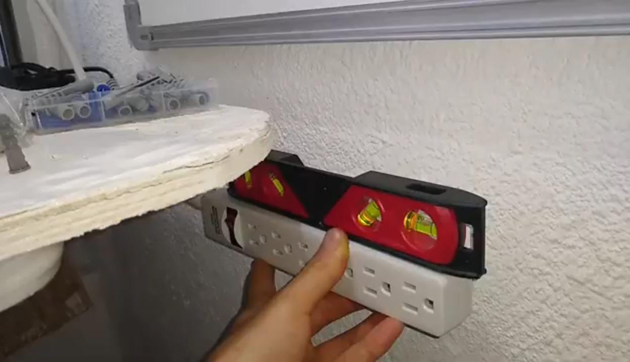 Cómo instalar una regleta eléctrica en la pared: guía paso a paso 🔌